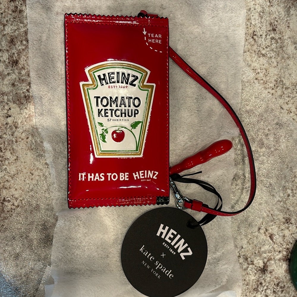 NWT Kate Spade x Heinz Ketchup Packet Coin Zip Pocket Card Slot Wallet Wristlet